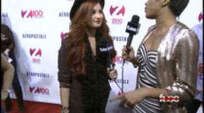 Demi - Lovato - Red - Carpet - Interview - Fuse - Jingle - Ball - 2011 (240)