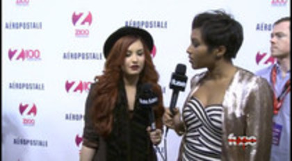 Demi - Lovato - Red - Carpet - Interview - Fuse - Jingle - Ball - 2011 (247)