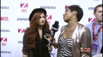 Demi - Lovato - Red - Carpet - Interview - Fuse - Jingle - Ball - 2011 (257)