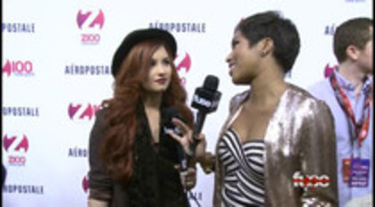 Demi - Lovato - Red - Carpet - Interview - Fuse - Jingle - Ball - 2011 (259)