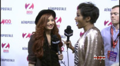 Demi - Lovato - Red - Carpet - Interview - Fuse - Jingle - Ball - 2011 (272)