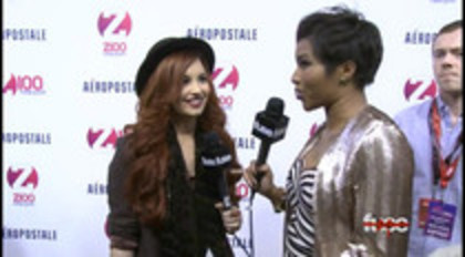 Demi - Lovato - Red - Carpet - Interview - Fuse - Jingle - Ball - 2011 (273)