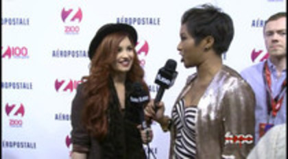 Demi - Lovato - Red - Carpet - Interview - Fuse - Jingle - Ball - 2011 (275)