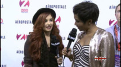 Demi - Lovato - Red - Carpet - Interview - Fuse - Jingle - Ball - 2011 (280)