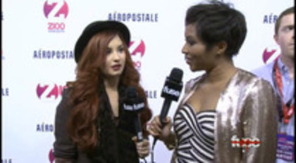 Demi - Lovato - Red - Carpet - Interview - Fuse - Jingle - Ball - 2011 (283)