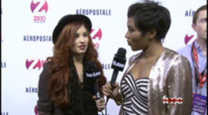 Demi - Lovato - Red - Carpet - Interview - Fuse - Jingle - Ball - 2011 (284)