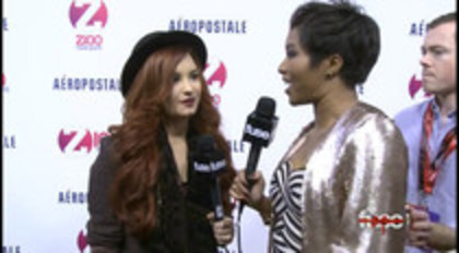 Demi - Lovato - Red - Carpet - Interview - Fuse - Jingle - Ball - 2011 (294)