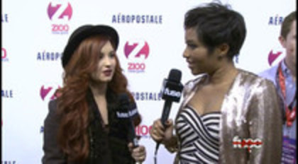 Demi - Lovato - Red - Carpet - Interview - Fuse - Jingle - Ball - 2011 (305)