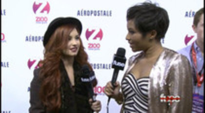 Demi - Lovato - Red - Carpet - Interview - Fuse - Jingle - Ball - 2011 (306)
