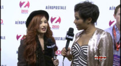 Demi - Lovato - Red - Carpet - Interview - Fuse - Jingle - Ball - 2011 (307)