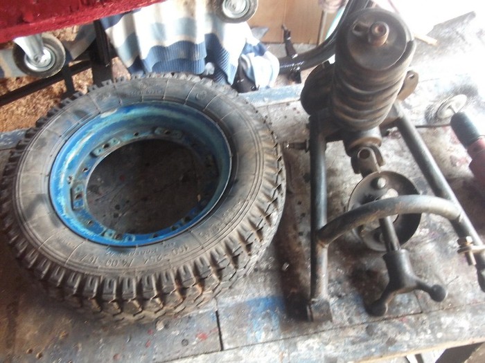 DSCF0739; rotile au fost desfacute in totalitate curatate si revopsite atat si bratele
