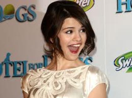 funy - selena gomez poze funny