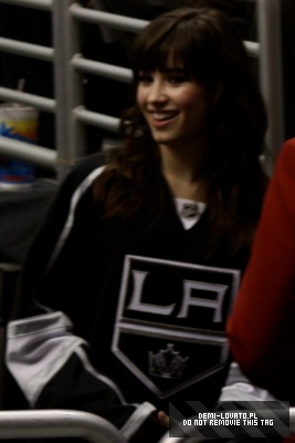 Demi - Demitzu - 12 01 2009 - LA Kings vs Tampa Bay Lighting Game