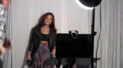 Demi Lovato With Ty Bentli Backstage at the 2012 Grammys (505)