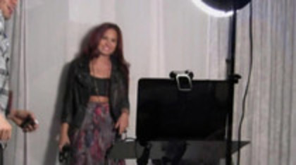 Demi Lovato With Ty Bentli Backstage at the 2012 Grammys (517)