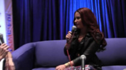 Demi Lovato With Ty Bentli Backstage at the 2012 Grammys (959)