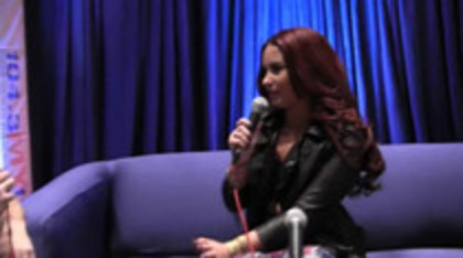 Demi Lovato With Ty Bentli Backstage at the 2012 Grammys (965)