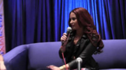 Demi Lovato With Ty Bentli Backstage at the 2012 Grammys (969)