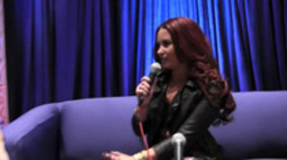 Demi Lovato With Ty Bentli Backstage at the 2012 Grammys (972)