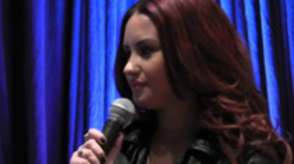 Demi Lovato With Ty Bentli Backstage at the 2012 Grammys (1455)