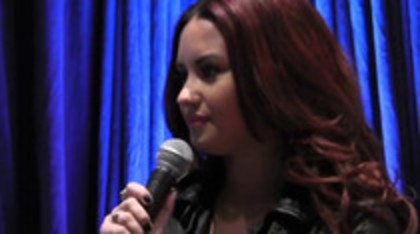 Demi Lovato With Ty Bentli Backstage at the 2012 Grammys (1457)