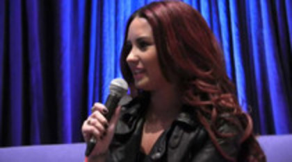 Demi Lovato With Ty Bentli Backstage at the 2012 Grammys (1415)