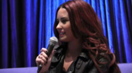 Demi Lovato With Ty Bentli Backstage at the 2012 Grammys (1420)