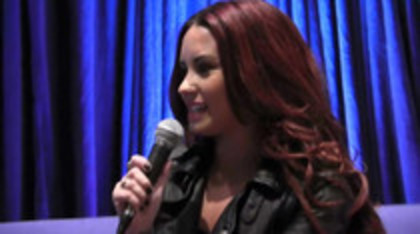 Demi Lovato With Ty Bentli Backstage at the 2012 Grammys (1422)