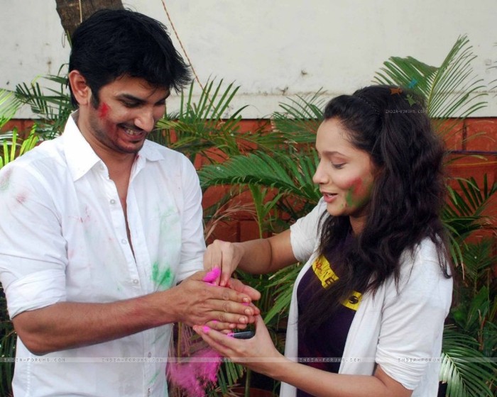 126815-sushant-singh-rajput-and-ankita-lokhande-at-zoom-holi-party-in-tulip-s[1]