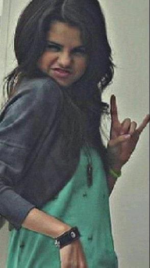 418276_105955856200041_100003568809214_22807_1149767006_n - sely gomez