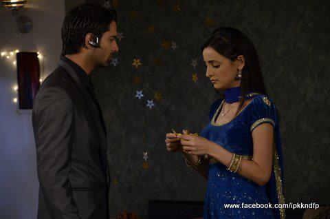 32 - Iss Pyaar Ko Kya Naam Doon - Picture Gallery I