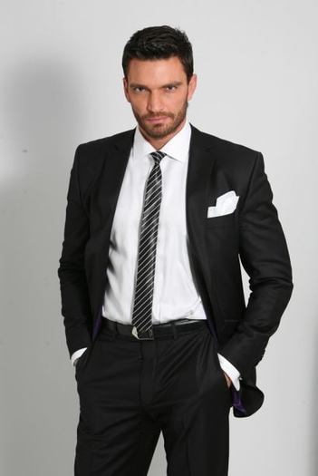  - Julian Gil