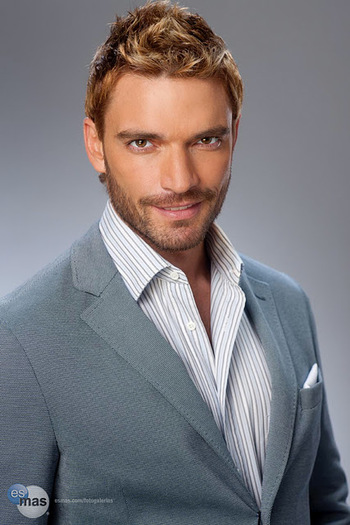  - Julian Gil