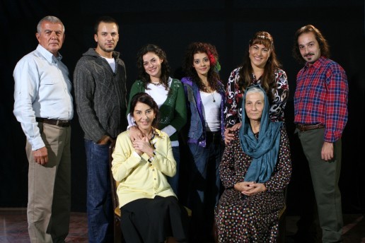 668x344_la-un-pas-de-fericire-un-nou-serial-la-kanal-d-169478[1]