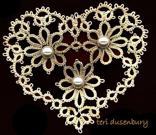 tatting-heart-dusenbury-daisies-ecru