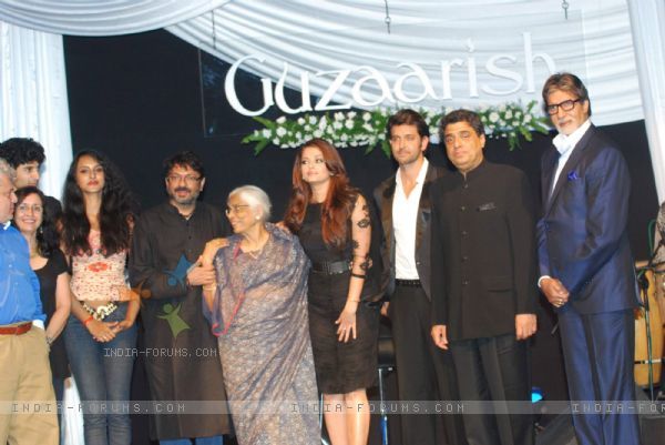 103117-hrithik-roshan-sanjay-leela-bhansali-amitabh-bachchan-and-aishw - Aishwarya Ray