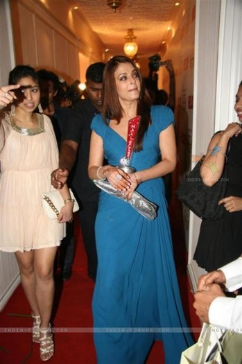 105292-aishwarya-rai-bachchan-at-hello-hall-of-fame-awards