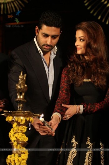 114187-abhishek-bachchan-and-aishwarya-rai-bachchan-during-an-world-bu