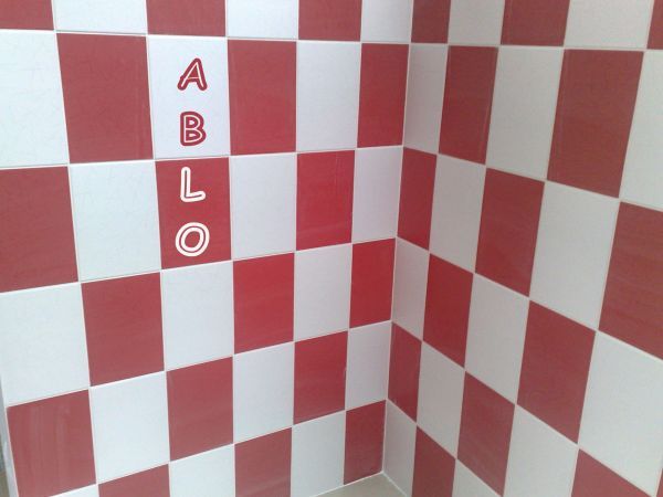 Faianta_alba-rosu_tabla_de_sah_sah_2