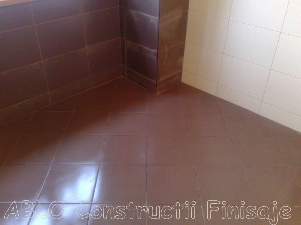 Pardoseala_placata_cu_gresie_montata_in_unghi_2