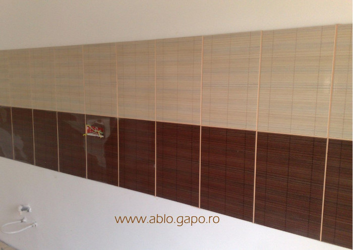 Faianta_maro_si_crem_striate_2