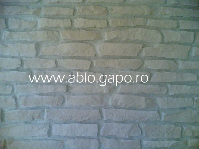 Placare_cu_imitatie_de_piatra