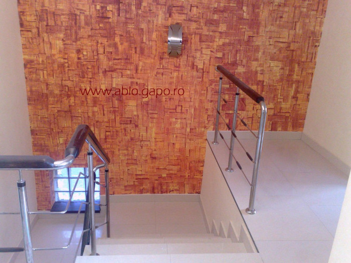 Zugraveala_decorativa_portocalie_cu_galben_si_trepte_placate_cu_gresie_1