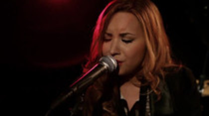 Demi Lovato - Skyscraper Piano Only Version (27)