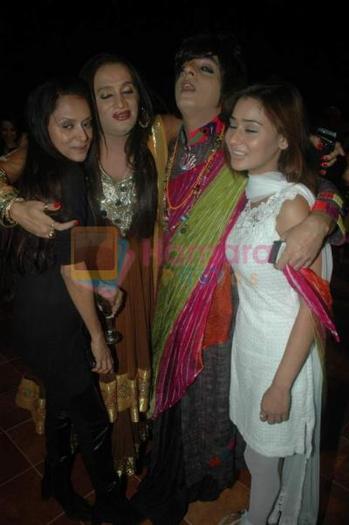 thi,%20Krutika%20Desai,%20Rohit%20Verma,%20Sara%20Khan%20at%20Sandip%20Soparkar%20dance%20event%20in