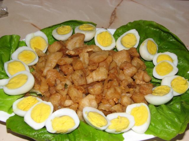 snitele pui mici cu ou fierte