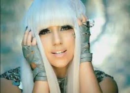 i-au facut o noua garderoba Jessicai