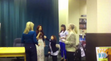 Demi leaving to get something to eat (577) - Demilush leaving to get something to eat Part oo2