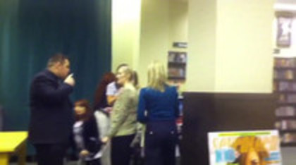 Demi leaving to get something to eat (1079) - Demilush leaving to get something to eat Part oo3