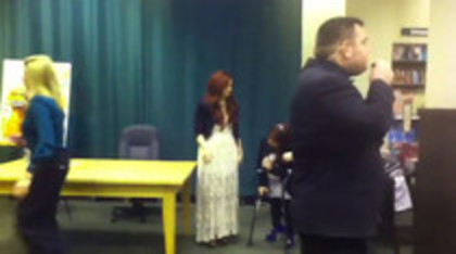 Demi leaving to get something to eat (1081) - Demilush leaving to get something to eat Part oo3